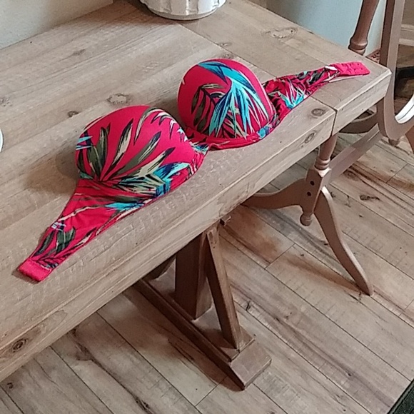 Victoria's Secret Pink Red Strapless Push-up Bra. Size 32D - Picture 7 of 17